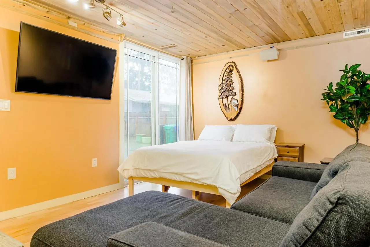 Portland Urban Lodge, Quiet, Walkable, Near 0*,  United States