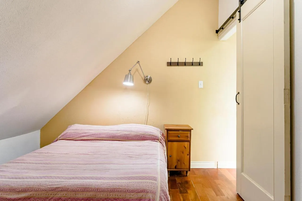 Portland Urban Lodge, Quiet, Walkable, Near Holiday home