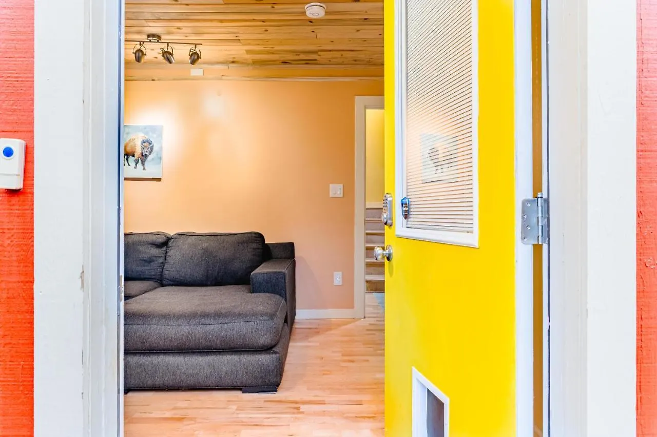 Portland Urban Lodge, Quiet, Walkable, Near 0*,  United States
