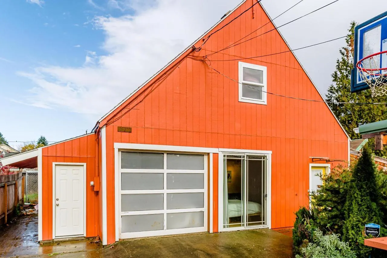 Portland Urban Lodge, Quiet, Walkable, Near Holiday home