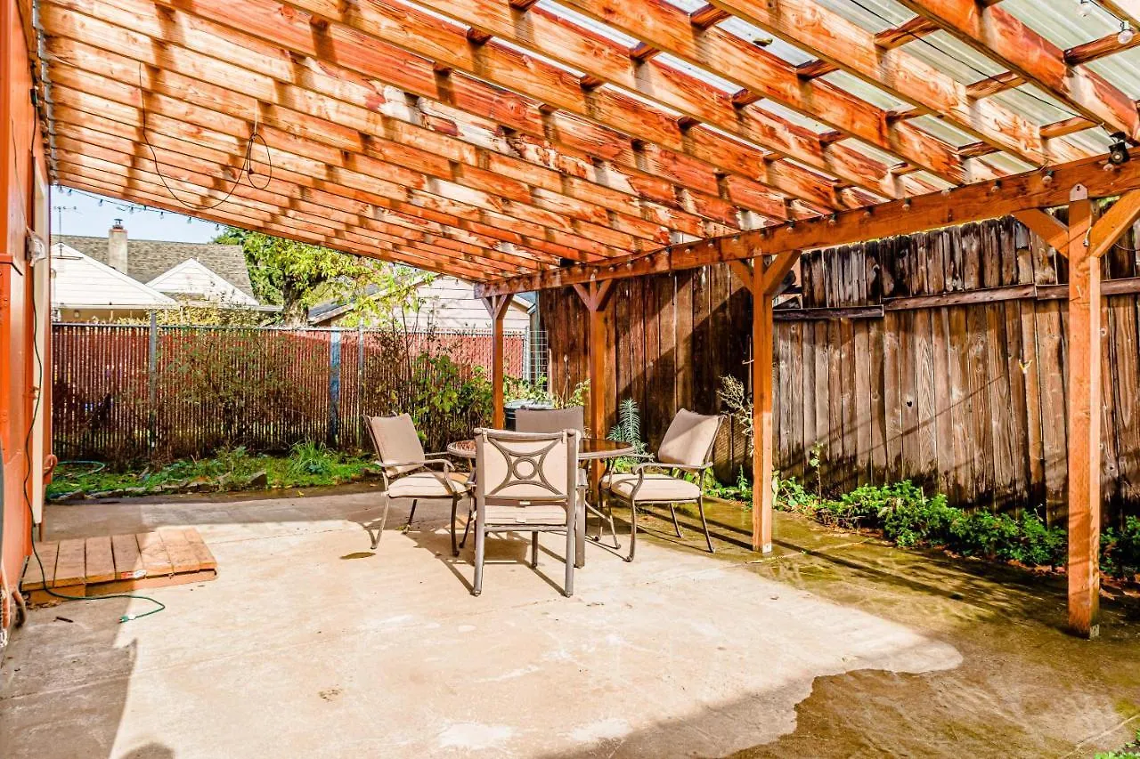Portland Urban Lodge, Quiet, Walkable, Near